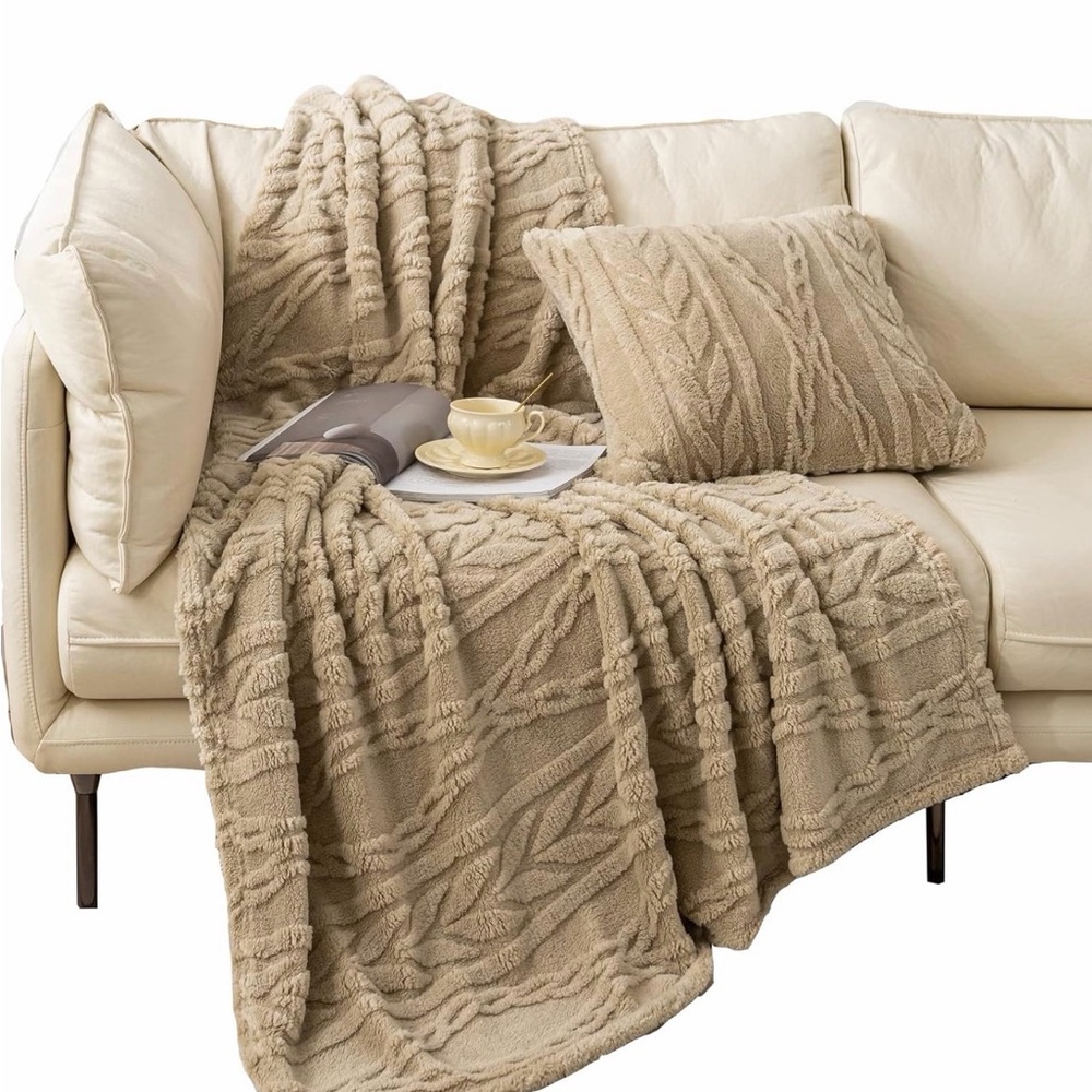 Elegant Tan Knit Throw Blanket and Pillow Set